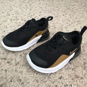 Nike Air Max Motion 2